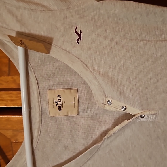 Hollister quarter length sleeve shirt - Picture 2 of 3